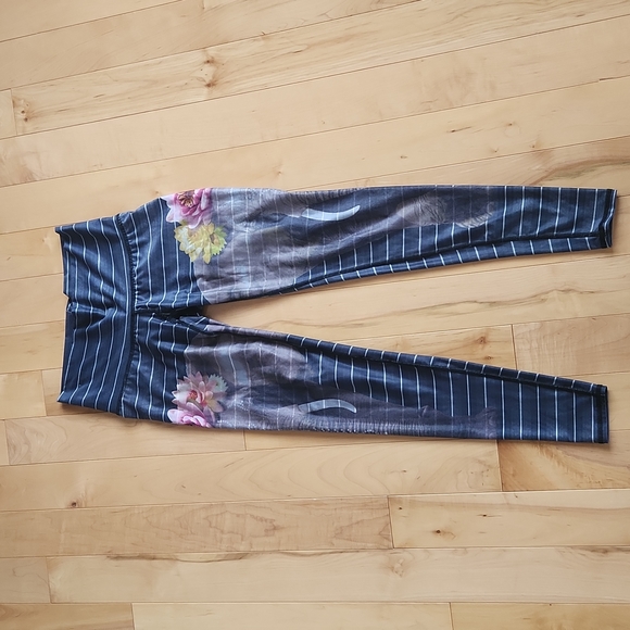 Teeki Hot Pant - Picture 2 of 4